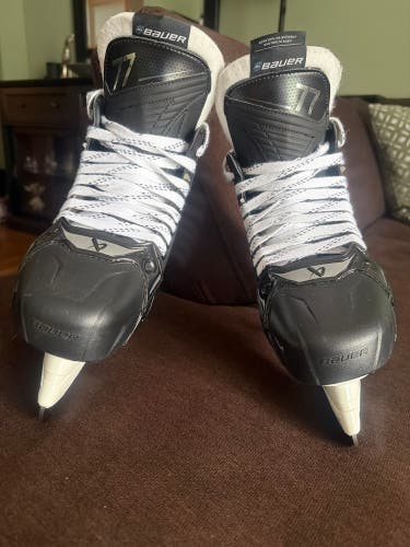 Black 2024 Bauer Supreme Shadow Hockey Skates Wide Width Pro Stock 7 (New)