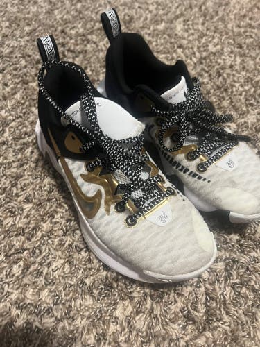 Kid's 3.5Y (Big Kids / Youth) Nike Giannis Immortality 2 Shoes (Used)