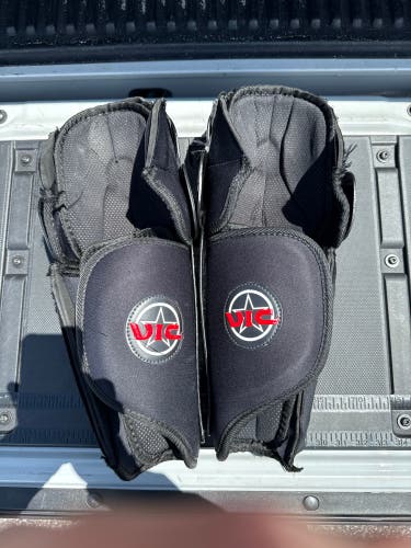 Senior Vic 15" Shin Pads (Used)
