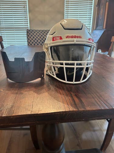 White Adult Large Riddell SpeedFlex Helmet (Used)