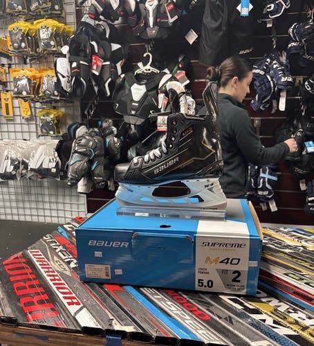 2024 Bauer Supreme M40 Hockey Skates Fit 2 Size 5 (New)