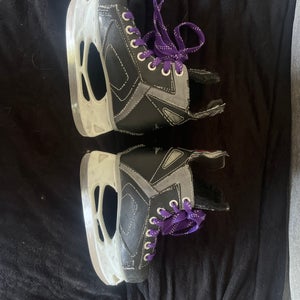 2001 Easton Synergy 500 Hockey Skates Regular Width 7 (Used)