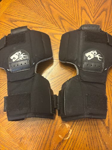 (Used) PAW goalie knee pads