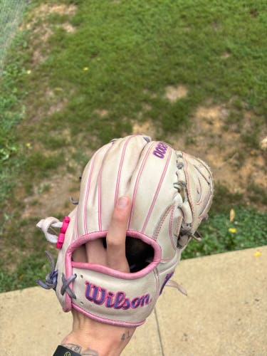 Wilson A2000 pitching glove