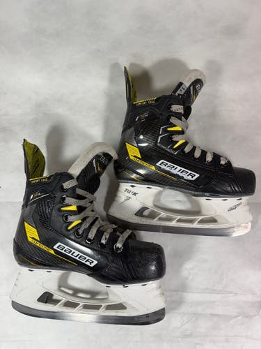 Bauer Supreme M4 Hockey Skates Regular Width Size 1.5 (Used)