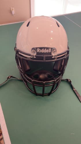 White Adult Medium Riddell SpeedFlex Helmet (Used)