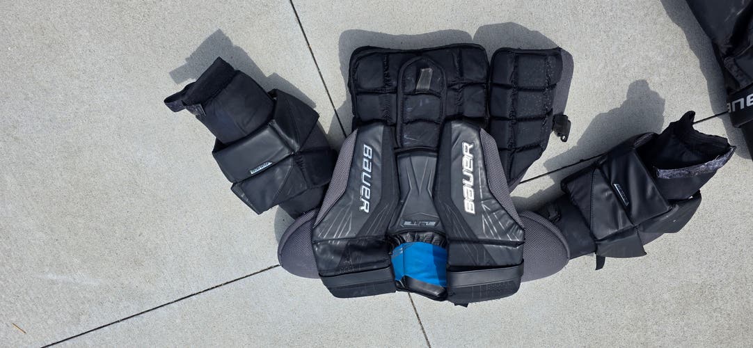Medium Bauer Goalie Chest Protector (Used)