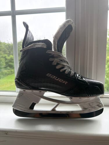 Black 2024 Bauer Supreme Shadow Hockey Skates Wide Width 6.5 (Used)