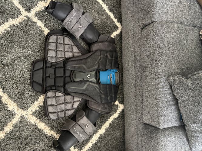 Medium Bauer Elite Goalie Chest Protector (Used)