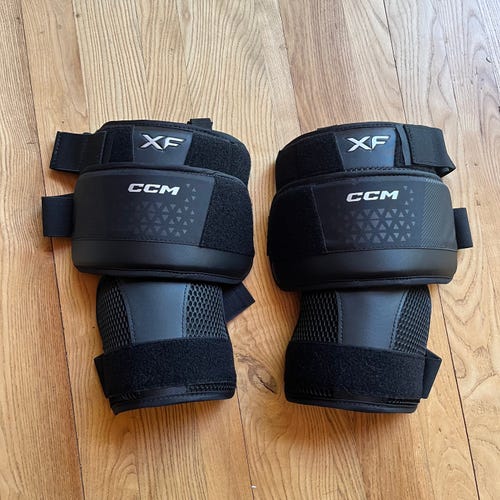 CCM XF Knee Guards - Intermediate (Used)