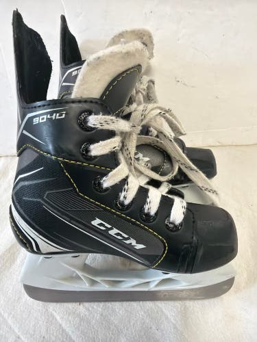 Black CCM Tacks 9040 Hockey Skates Regular Width 9 (Used)