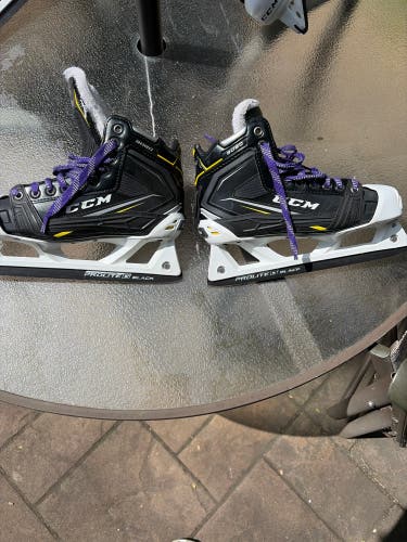 2018 CCM Tacks 9080 Hockey Goalie Skates Regular Width 6.5 (Used)