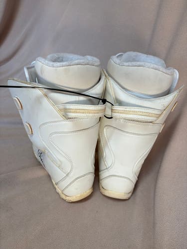 Women's Size M 8.0 (W 9.0) Snowboard Boots (Used)