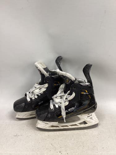 Used Bauer M5 PRO SKATES Junior Hockey Skate Junior 04 11851-S000049555
