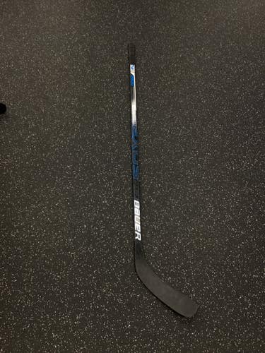 Used Bauer NEXUS 2900 Senior One Piece Left 77 Flex 11851-S000049399