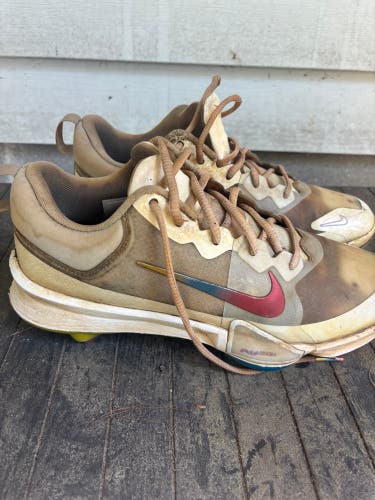 White Men's Size M 10.0 (W 11.0) Adult Nike Trout Low Top Metal (Used)
