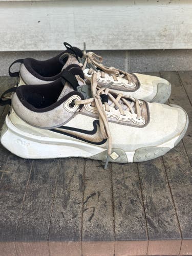 White Men's Size M 9.0 (W 10.0) Youth Nike Air Diamond Turf Shoes (Used)