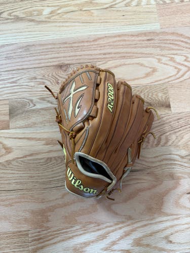 2025 Wilson A2000 B23 LH Pitcher's Baseball Glove 12" (Used)