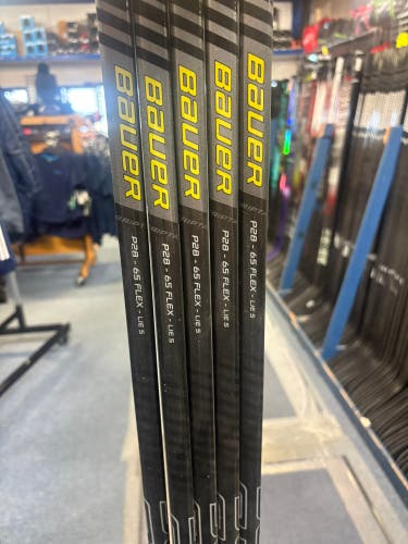 What a Deal 5 Intermediate Bauer Supreme 2S Team Right Handed Hockey Stick P28 65 Flex (New)