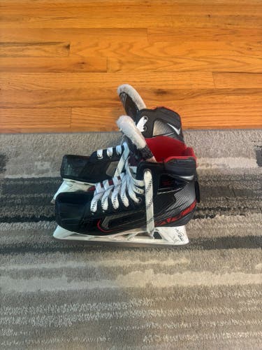 2019 Bauer Vapor X2.7 Hockey Goalie Skates Regular Width Size 4 (Used)
