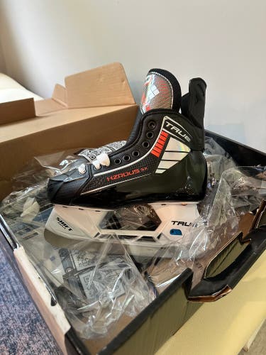 Black True HZRDUS 5x Hockey Skates Regular Width Size 3 (New)