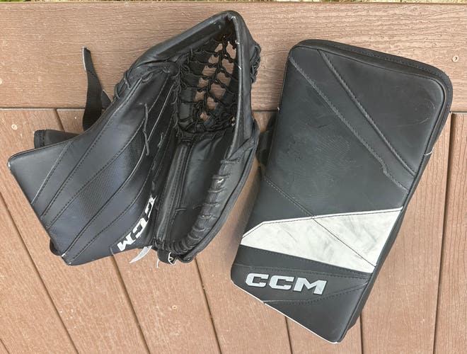 CCM EFLEX 5.5 Glove and Blocker Axis 2.5 used- like in a new conditions