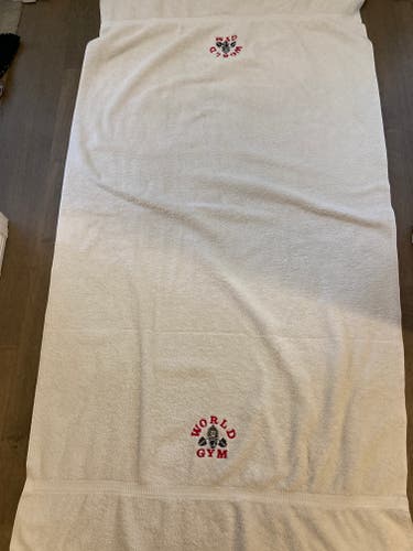 World Gym Large Workout Gym Locker Shower Towel 33 x 62 used