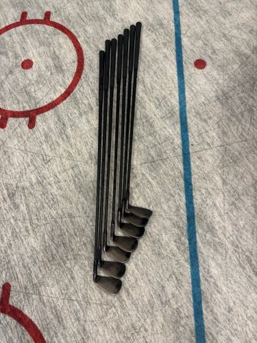 Men's 2020 All Black Left Hand Iron Set Graphite Shaft 7 Pieces (Used)