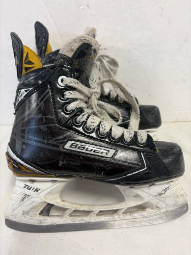 Black Bauer Supreme S180 Hockey Skates Regular Width Size 2 (Used)