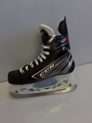CCM JetSpeed XTra Hockey Skates Regular Width Size 4.5 (New)