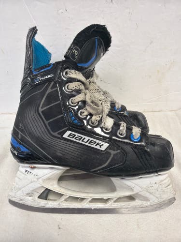 Black Bauer Nexus N7000 Hockey Skates Regular Width Size 2 (Used)
