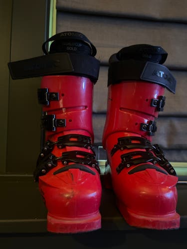 Mondo 24 & 24.5 Unisex Atomic Redster STI 1 Racing Ski Boots Soft Flex (Used)