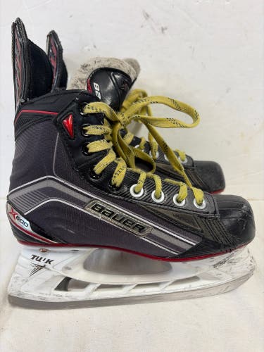Black Bauer Vapor X600 Hockey Skates Regular Width Size 4 (Used)
