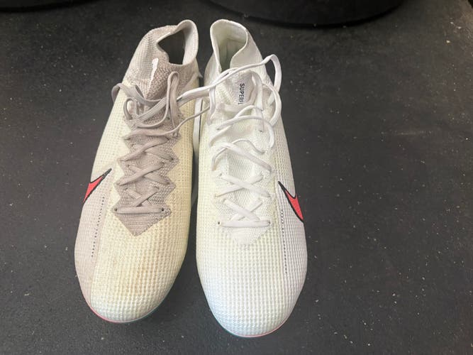 White Men's Size M 10.0 (W 11.0) Nike Mercurial Superfly Cleats (Used)