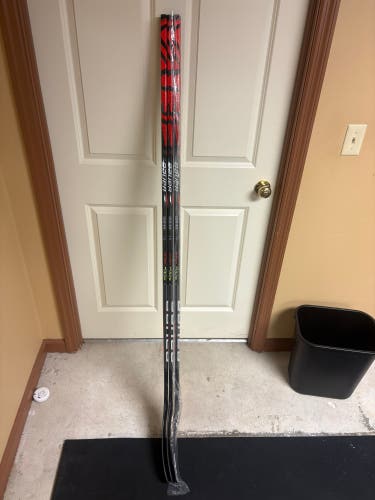 Senior Bauer Vapor Flylite Right Handed Hockey Stick P88M 87 Flex (New)