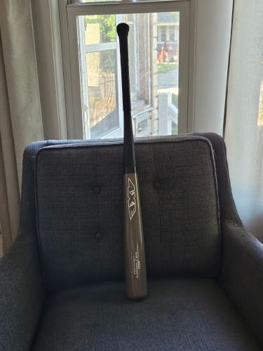 AXE Flared Handle Maple Composite Bat "33 30oz