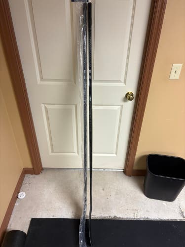 Senior Warrior Covert QR6 Right Handed Hockey Stick W88 75 Flex (New)