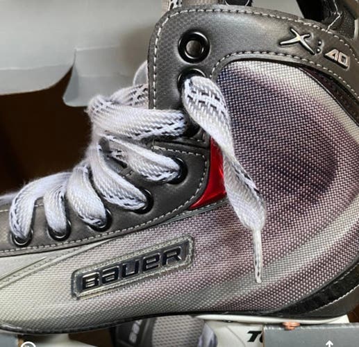 2011 Bauer Vapor X4.0 Hockey Skates Size 4 (Used)