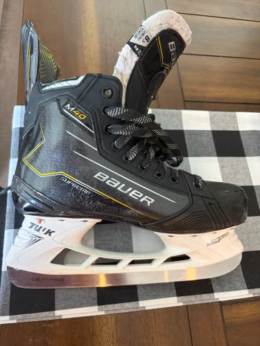2024 Bauer Supreme M40 Hockey Skates Regular Width 8.5 (Used)
