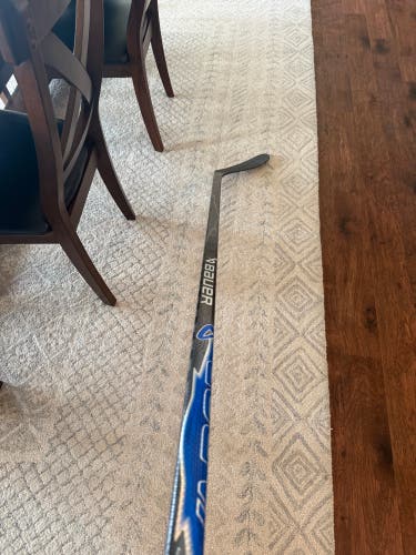 Senior Bauer Vapor Flylite Right Handed Hockey Stick P28 77 Flex (Used)