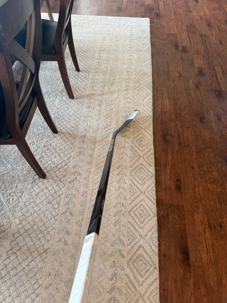 Intermediate Bauer Vapor Hyperlite 2 Right Handed Hockey Stick P92 65 Flex (Used)