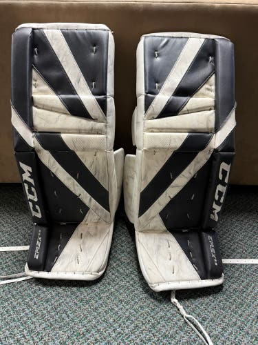 31" CCM Extreme Flex 5.9 Goalie Leg Pads (Used)
