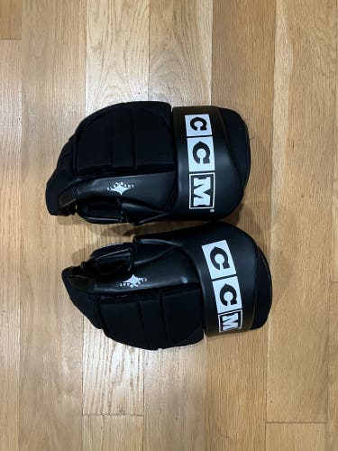 CCM HG120 Gloves 15" (Used)
