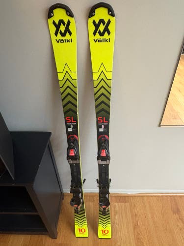 Volkl Racetiger SL 144 cm Skis (Used)