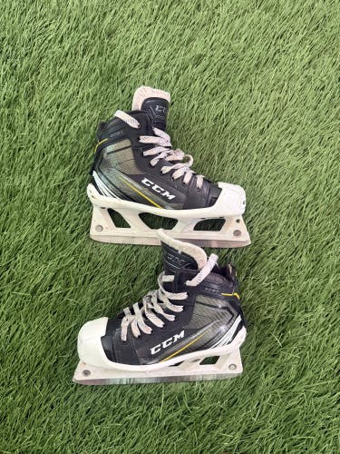 2018 CCM Tacks 9060 Hockey Goalie Skates Regular Width Size 2 (Used)