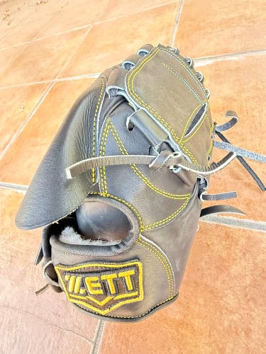 Zett Pro Japan 12” Pitcher Glove Black only used a few times to play catch