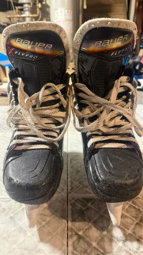 2025 Bauer Vapor Flypro Hockey Skates 7 (Used)