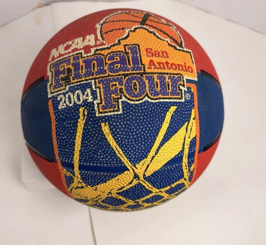 2004 NCAA Final Four Basketball San Antonio Regulation Size Coca-Cola Papa Johns basketball (Used)