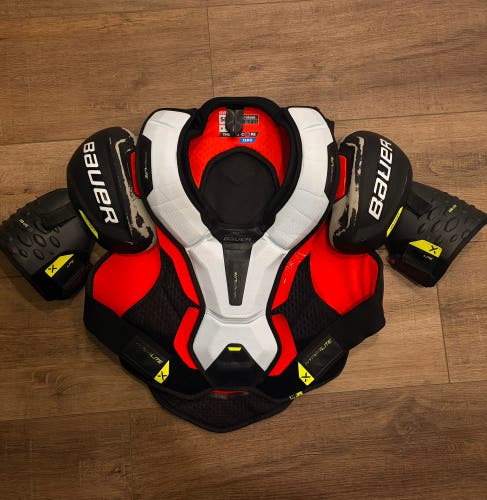 Bauer Vapor Hyperlite Shoulder Pads - Senior Medium (Used)