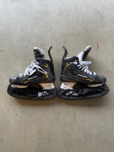 2022 Bauer Supreme M5 Pro Hockey Skates 6.5 (Used)